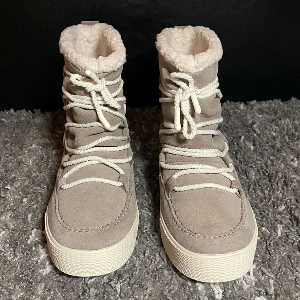 NIB TOMS Alpine Winter Leather Booties - Picture 2 of 9